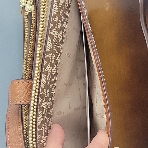 Dkny nwt thomasina crossbody - Picture 3 of 7